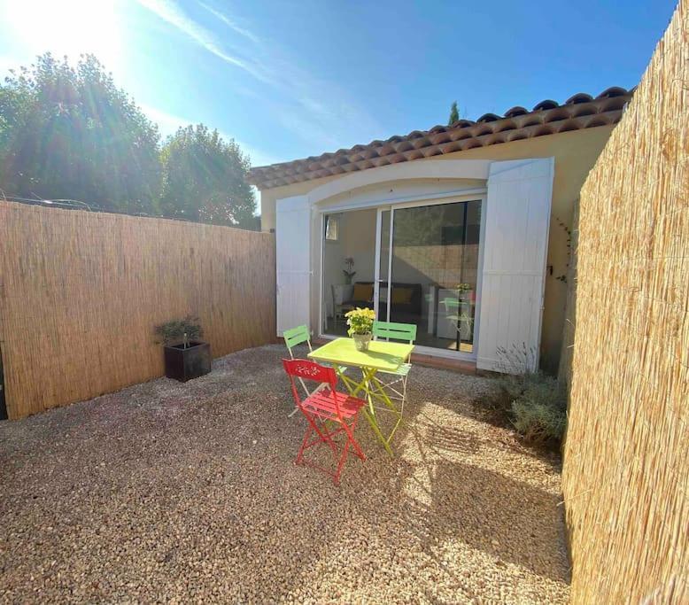 Adorable Guest House Avec Parking Prive Sur Place. Saint-Cannat Exterior photo